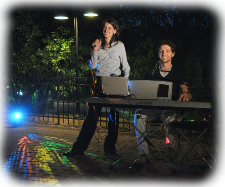 Deejay con balli di gruppo.