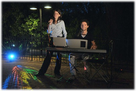 Musicisti per capodanno con effetti luce